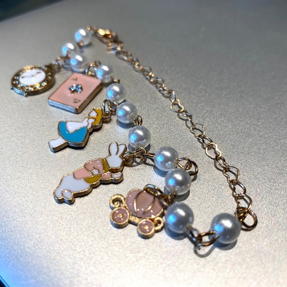 Jewelry - Dainty Alice in Wonderland Bracelet